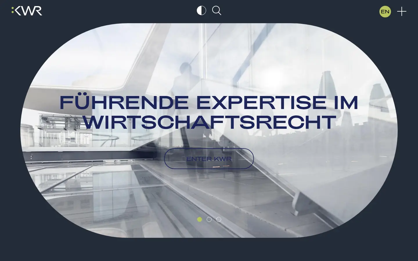 Startseite von kwr.at mit dem Leitsatz „Führende Expertise im Wirtschaftsrecht“ in einem Oval